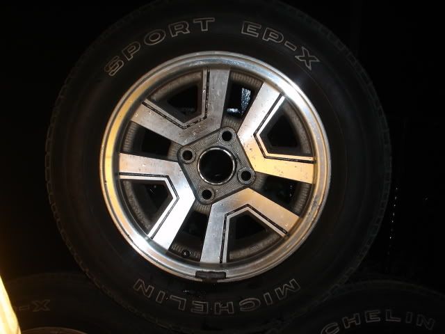 http://i76.photobucket.com/albums/j25/2mkscreen/rims/DSC04479.jpg