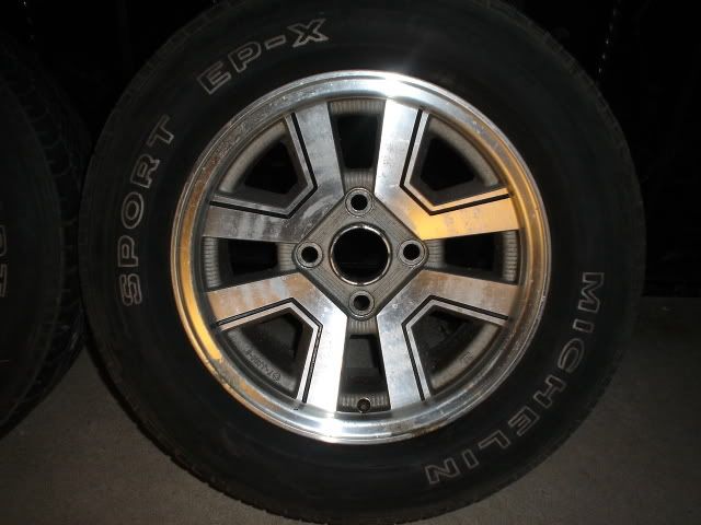 http://i76.photobucket.com/albums/j25/2mkscreen/rims/DSC04480.jpg