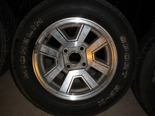 http://i76.photobucket.com/albums/j25/2mkscreen/rims/DSC04481.jpg