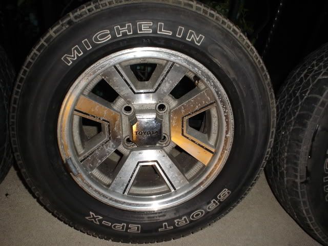 http://i76.photobucket.com/albums/j25/2mkscreen/rims/DSC04482.jpg