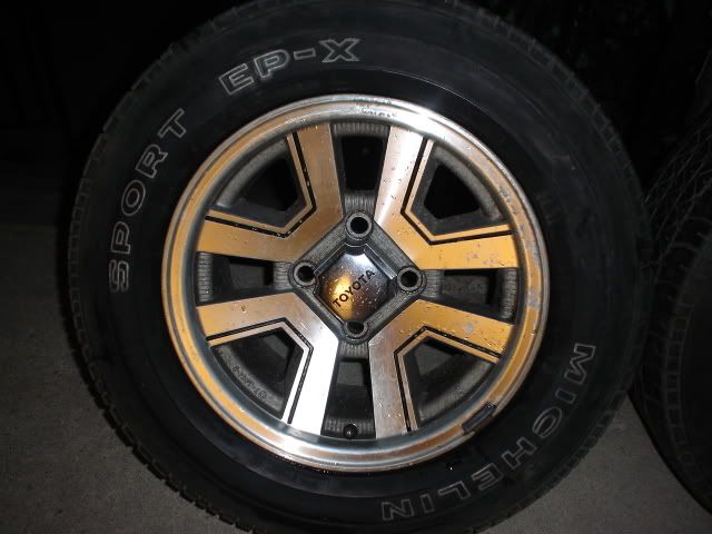 http://i76.photobucket.com/albums/j25/2mkscreen/rims/DSC04483.jpg