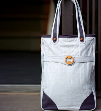 Hibiscus Tote in organic cotton canvas | Canopy Verde Hibiscus Tote in organic cotton canvas | Canopy Verde