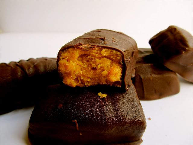 Homemade Butterfinger recipe for Halloween | Mary Quite Contrary Bakes Homemade Butterfinger recipe for Halloween | Mary Quite Contrary Bakes