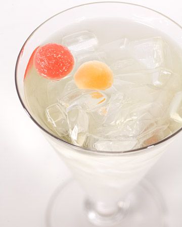 Wine cocktail recipes: Martha Stewart White Wine Spritzer Wine cocktail recipes: Martha Stewart White Wine Spritzer