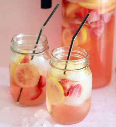 Wine cocktail recipes: Strawberry-Lemon White Wine Sangria Wine cocktail recipes: Strawberry-Lemon White Wine Sangria