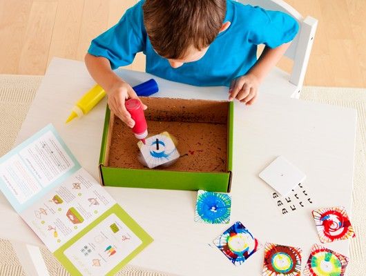DIY spin art dreidels | Kiwi Crate DIY spin art dreidels | Kiwi Crate