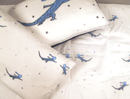 Organic crib bedding from Smiling Planet Organic crib bedding from Smiling Planet