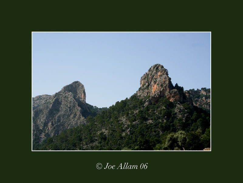 IMAGE: http://i76.photobucket.com/albums/j30/dR_MoSEs/2hills.jpg