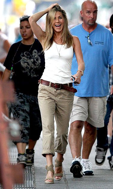 jennifer aniston style clothes. Jennifer Aniston filming the