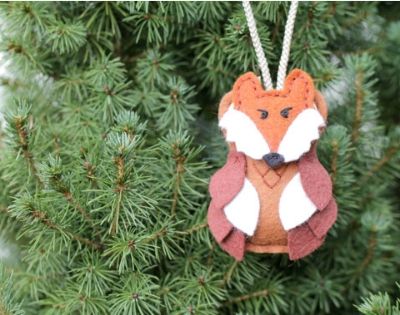 Ordinary Mommy felt fox ornament at Cool Mom Picks