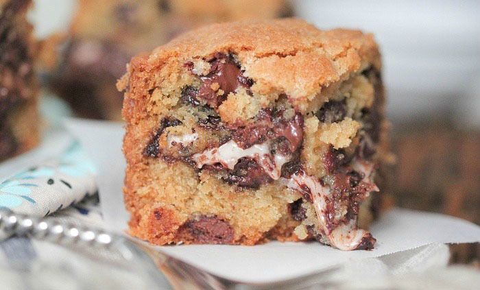 Leftover candy recipes: Peppermint Patty Chocolate Chunk Bar