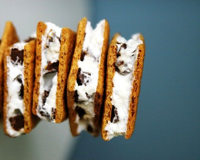 Easy s'mores recipe on Cool Mom Picks