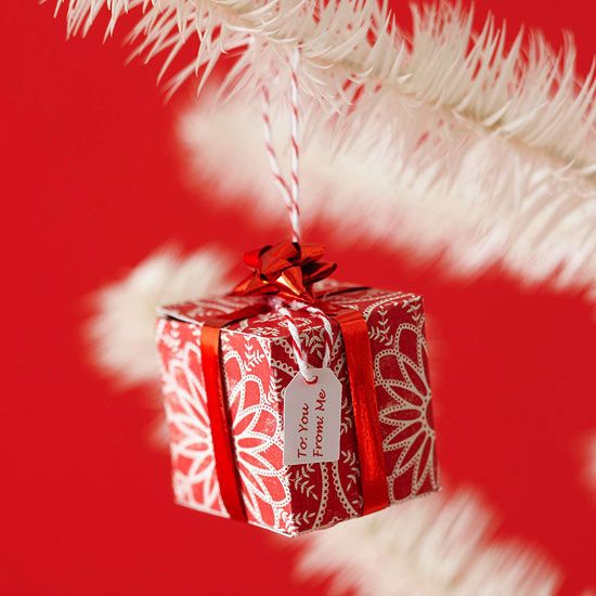 DIY Christmas Tree Ornaments: Mini present