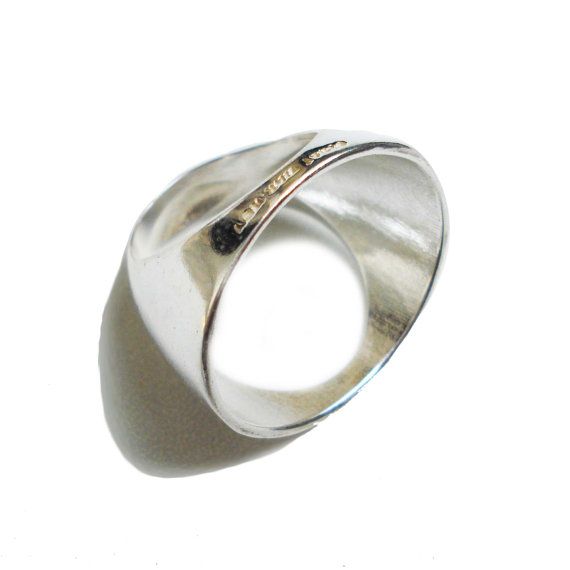 Oval sterling silver ring