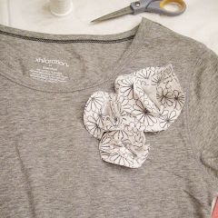 diy gifts: fabric flower t-shirt