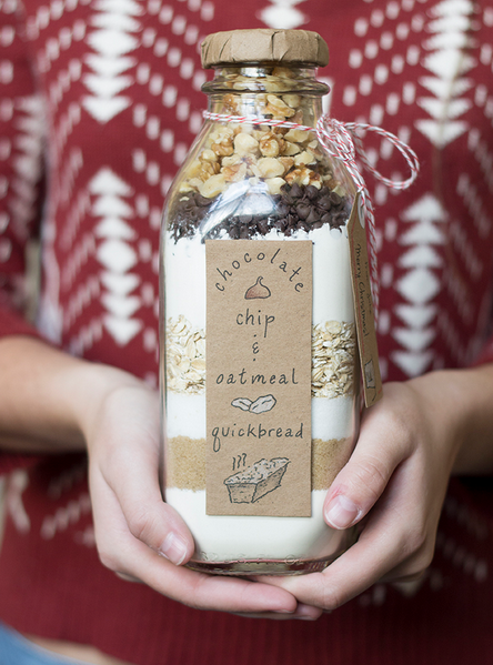 Handmade holiday gifts: chocolate chip oatmeal bread