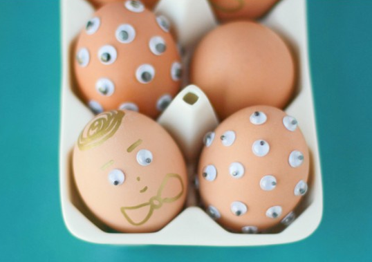 One Charming Party googly eye eggs on Cool Mom Picks