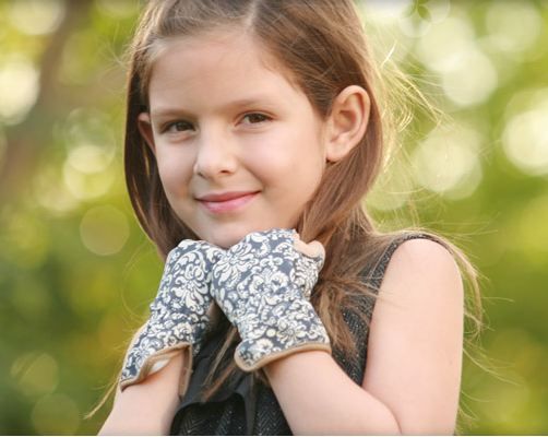 Kids' gardening gloves