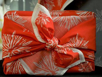 Reusable cloth giftwrap