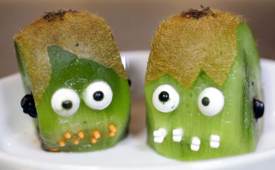 Halloween Kiwi Frankenstein snack on Cool Mom Picks