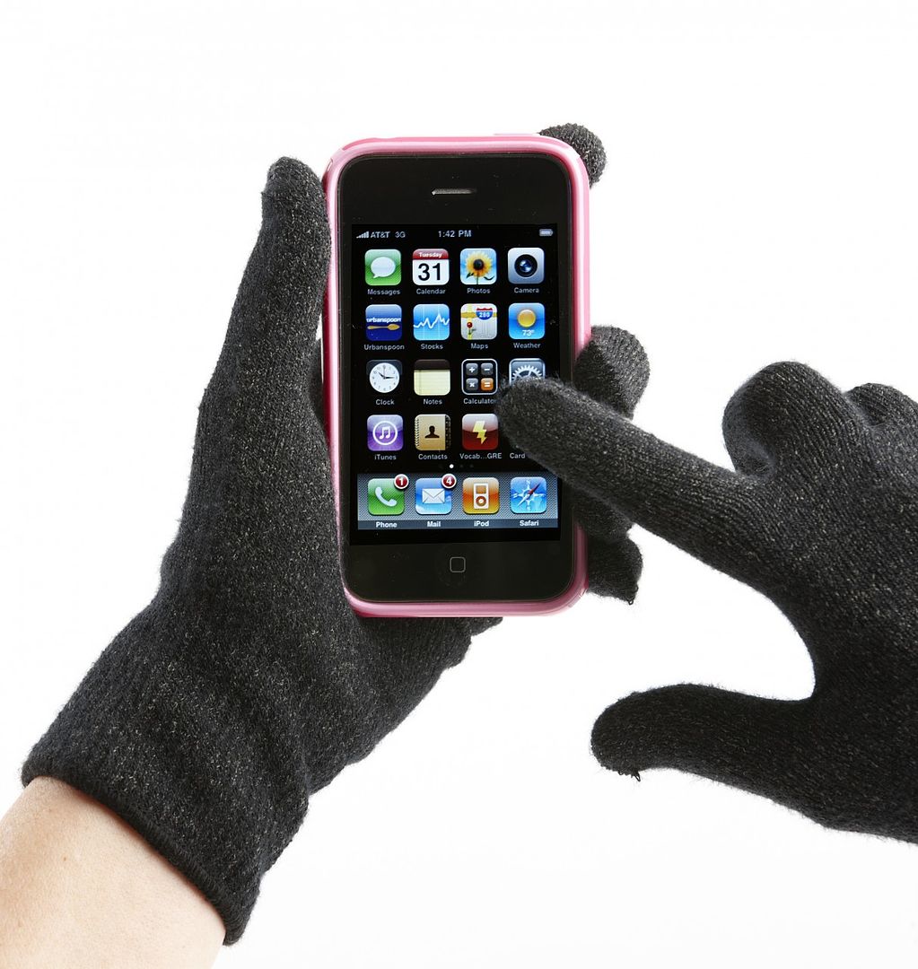 Smartphone gloves - use touch screens in the cold