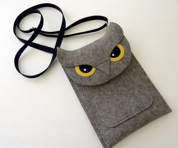 Boutique ID Owl Kindle sleeve with strap