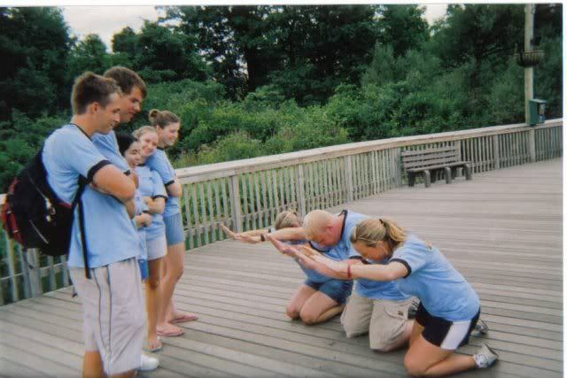 https://i76.photobucket.com/albums/j34/Nachtefuchs/bowing.jpg